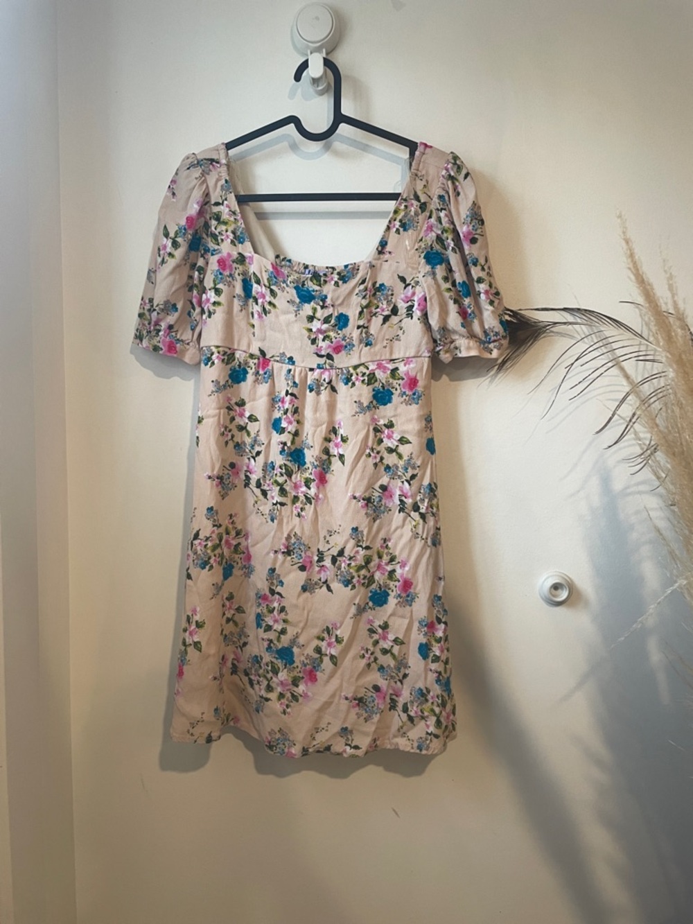 Vylette Beige Floral Mini Dress with Scoop Neck Sz S B127